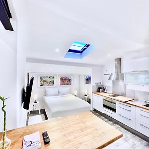 Ersextius, Veca, Apartment